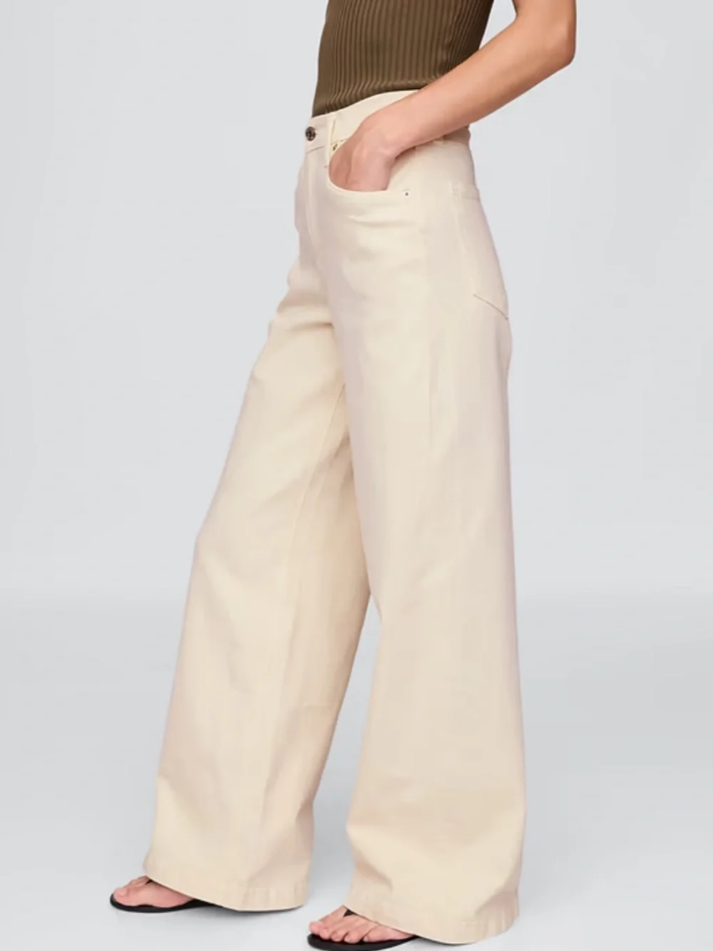 GAP Wide-Leg Jeans in Light Cream
